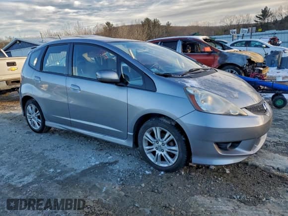 ✅ 2010 Honda Fit Sport • VIN: JHMGE8H49AS022301 • Lot: 95333465. Wystawiony na Copart z przebiegiem 82 439 mil. Bezpłatny archiwum sprzedaży aukcyjnych z USA i szczegółowy raport historii pojazdu na DreamBid. Zdjęcie 4.