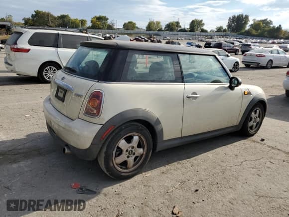 ✅ 2009 MINI Hardtop • VIN: WMWMF33589TW72275 • Lot: 87046415. Wystawiony na Copart z przebiegiem Nie podano. Bezpłatny archiwum sprzedaży aukcyjnych z USA i szczegółowy raport historii pojazdu na DreamBid. Zdjęcie 3.
