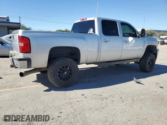 ✅ 2011 Chevrolet Silverado 2500HD LTZ • VIN: 1GC1KYC83BF236141 • Lot: 90696195. Listed on Copart with 67,086 mi. Free auction sales archive from the USA and detailed vehicle history report at DreamBid. Image 3.