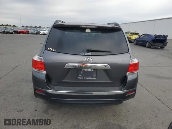 ✅ 2013 Toyota Highlander SE • VIN: 5TDZK3EH8DS133075 • Лот: 84646735. Опубликован ранее на Copart с пробегом 107 877 миль. Бесплатный доступ к архиву аукционных продаж из США и подробный отчёт об истории автомобиля на DreamBid. Изображение 6.
