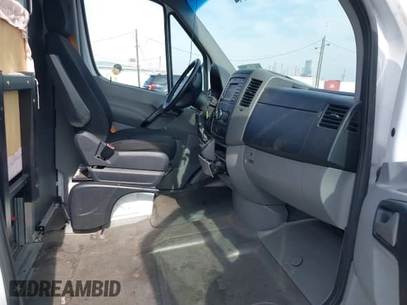 ✅ 2014 Freightliner Sprinter • VIN: WDYPE8DB1E5909471 • Лот: 41470687. Опубликован ранее на IAAI с пробегом Не указан. Бесплатный доступ к архиву аукционных продаж из США и подробный отчёт об истории автомобиля на DreamBid. Изображение 5.