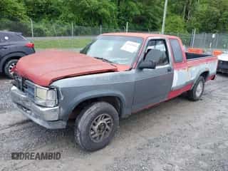 1991 Dodge Dakota z VIN 1B7GL23Y9M5234988, wystawiony jako IAAI lot #42243960 z przebiegiem 247 616 mil mil oraz . Historia ofert i sprzedaży dostępna na DreamBid. Obrazek 2.