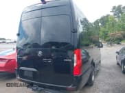 ✅ 2023 Mercedes-Benz Sprinter • VIN: W1Y5NDHYXPT152204 • Lot: 42450423. Wystawiony na IAAI z przebiegiem 19 369 mil. Bezpłatny archiwum sprzedaży aukcyjnych z USA i szczegółowy raport historii pojazdu na DreamBid. Zdjęcie 4.