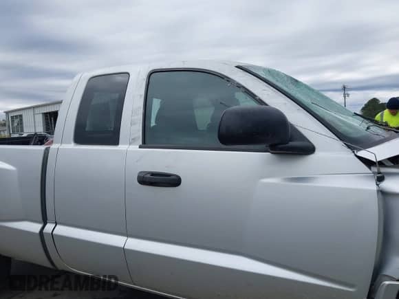 2008 Dodge Dakota z VIN 1D7HW32K08S514373, wystawiony jako IAAI lot #41814272 z przebiegiem 137 787 mil mil oraz . Historia ofert i sprzedaży dostępna na DreamBid. Obrazek 13.