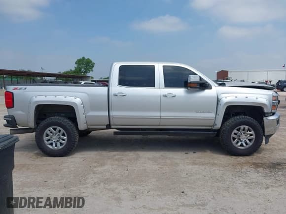 ✅ 2016 Chevrolet Silverado 2500HD LTZ • VIN: 1GC1KWE84GF116471 • Lot: 42320881. Listed on IAAI with 240,834 mi. Free auction sales archive from the USA and detailed vehicle history report at DreamBid. Image 13.