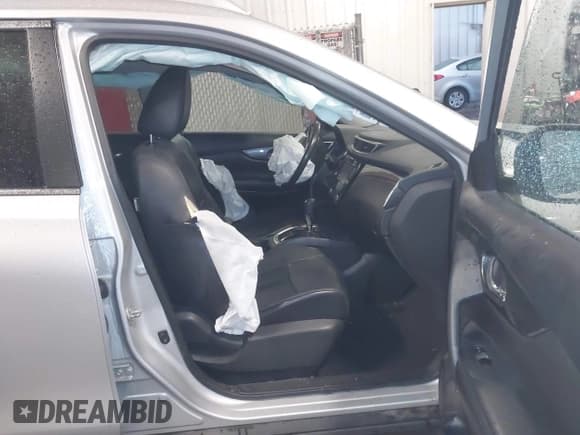 ✅ 2014 Nissan Rogue SV • VIN: 5N1AT2MV9EC838171 • Lot: 43556166. Listed on IAAI with 180,000 mi. Free auction sales archive from the USA and detailed vehicle history report at DreamBid. Image 5.