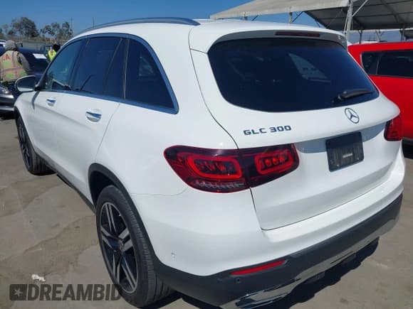 ✅ 2021 Mercedes-Benz GLC 300 • VIN: W1N0G8DB0MF869599 • Lot: 43164874. Listed on IAAI with 32,897 mi. Free auction sales archive from the USA and detailed vehicle history report at DreamBid. Image 3.