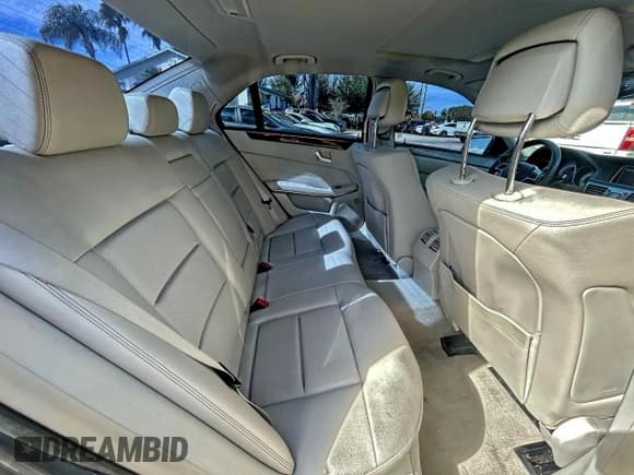✅ 2014 Mercedes-Benz E 350 Sport • VIN: WDDHF5KB9EA898764 • Lot: 94830445. Wystawiony na Copart z przebiegiem 141 551 mil. Bezpłatny archiwum sprzedaży aukcyjnych z USA i szczegółowy raport historii pojazdu na DreamBid. Zdjęcie 6.
