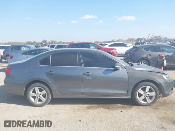 ✅ 2013 Volkswagen Jetta TDI w/Premium/Nav • VIN: 3VWLL7AJ5DM439585 • Lot: 43718217. Wystawiony na IAAI z przebiegiem 132 401 mil. Bezpłatny archiwum sprzedaży aukcyjnych z USA i szczegółowy raport historii pojazdu na DreamBid. Zdjęcie 13.