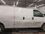 ✅ 2015 GMC Savana • VIN: 1GTZ7UCFXF1167771 • Lot: 41468173. Wystawiony na IAAI z przebiegiem 155 566 mil. Bezpłatny archiwum sprzedaży aukcyjnych z USA i szczegółowy raport historii pojazdu na DreamBid. Zdjęcie 14.