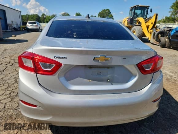 ✅ 2017 Chevrolet Cruze LS • VIN: 1G1BC5SM9H7212226 • Lot: 84060905. Listed on Copart with 117,201 mi. Free auction sales archive from the USA and detailed vehicle history report at DreamBid. Image 6.
