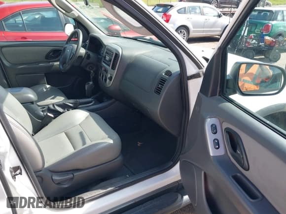 ✅ 2005 Ford Escape XLT • VIN: 1FMYU93125KA69876 • Лот: 42597136. Опубликован ранее на IAAI с пробегом 186 396 миль. Бесплатный доступ к архиву аукционных продаж из США и подробный отчёт об истории автомобиля на DreamBid. Изображение 5.