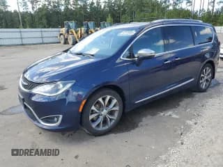 ✅ 2018 Chrysler Pacifica Limited • VIN: 2C4RC1GG5JR229014 • Lot: 82126405. Wystawiony na Copart z przebiegiem 97 683 mil. Bezpłatny archiwum sprzedaży aukcyjnych z USA i szczegółowy raport historii pojazdu na DreamBid. Zdjęcie 1.
