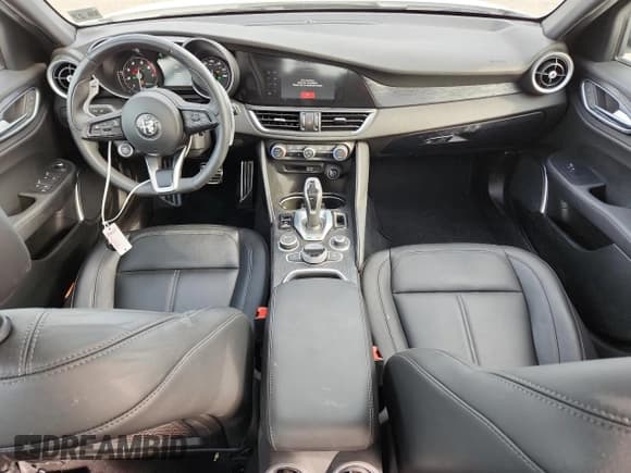 ✅ 2022 Alfa Romeo Giulia • VIN: ZARFANANXN7660310 • Lot: 64647515. Wystawiony na Copart z przebiegiem 19 833 mil. Bezpłatny archiwum sprzedaży aukcyjnych z USA i szczegółowy raport historii pojazdu na DreamBid. Zdjęcie 8.