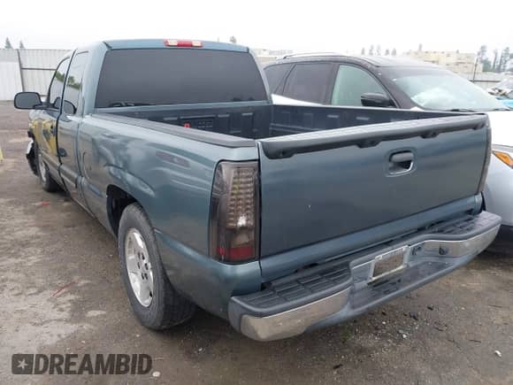 2007 Chevrolet Silverado 1500 LT1 z VIN 1GCEC19V67Z104435, wystawiony jako IAAI lot #43463939 z przebiegiem 203 245 mil mil oraz . Historia ofert i sprzedaży dostępna na DreamBid. Obrazek 3.