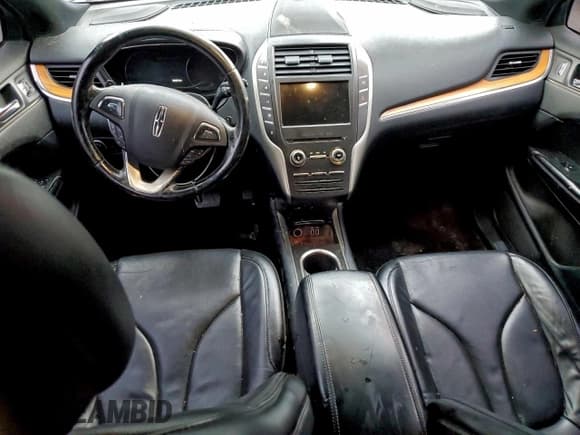 ✅ 2017 Lincoln MKC Reserve • VIN: 5LMCJ3D93HUL03680 • Lot: 95403155. Wystawiony na Copart z przebiegiem 66 428 mil. Bezpłatny archiwum sprzedaży aukcyjnych z USA i szczegółowy raport historii pojazdu na DreamBid. Zdjęcie 8.