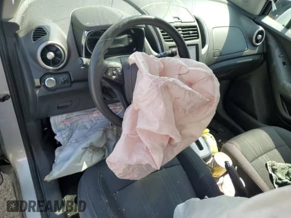 2016 Chevrolet Trax LT z VIN 3GNCJLSB2GL238138, wystawiony jako Copart lot #63452885 z przebiegiem Nie podano mil oraz Nie do naprawy • Non repairable. Historia ofert i sprzedaży dostępna na DreamBid. Obrazek 8.