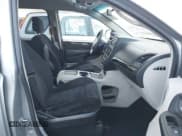 ✅ 2014 Dodge Grand Caravan SXT • VIN: 2C4RDGCGXER477688 • Lot: 43604735. Wystawiony na IAAI z przebiegiem 102 627 mil. Bezpłatny archiwum sprzedaży aukcyjnych z USA i szczegółowy raport historii pojazdu na DreamBid. Zdjęcie 5.