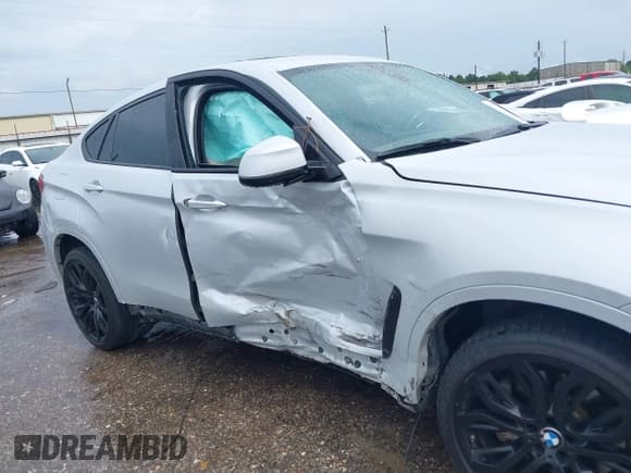 ✅ 2016 BMW X6 xDrive50i • VIN: 5UXKU6C51G0R34006 • Lot: 42675261. Wystawiony na IAAI z przebiegiem 111 793 mil. Bezpłatny archiwum sprzedaży aukcyjnych z USA i szczegółowy raport historii pojazdu na DreamBid. Zdjęcie 6.