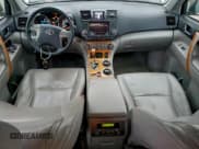 ✅ 2010 Toyota Highlander Limited • VIN: JTEJW3EH8A2048463 • Lot: 96524525. Listed on Copart with 219,008 mi. Free auction sales archive from the USA and detailed vehicle history report at DreamBid. Image 8.