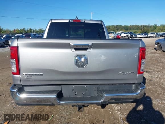 ✅ 2019 Ram 1500 Big Horn • VIN: 1C6RRFFG7KN755891 • Lot: 43414820. Wystawiony na IAAI z przebiegiem 82 646 mil. Bezpłatny archiwum sprzedaży aukcyjnych z USA i szczegółowy raport historii pojazdu na DreamBid. Zdjęcie 16.