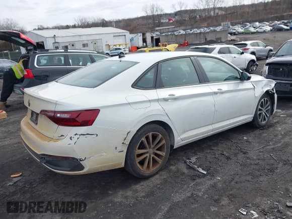 ✅ 2022 Volkswagen Jetta Sport • VIN: 3VWBM7BU6NM027274 • Lot: 41622615. Listed on IAAI with 21,417 mi. Free auction sales archive from the USA and detailed vehicle history report at DreamBid. Image 4.