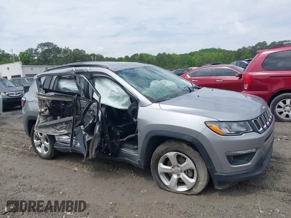 ✅ 2019 Jeep Compass Latitude • VIN: 3C4NJCBB3KT851086 • Lot: 42248059. Listed on IAAI with 149,351 mi. Free auction sales archive from the USA and detailed vehicle history report at DreamBid. Image 13.