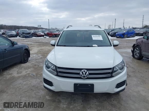 ✅ 2018 Volkswagen Tiguan • VIN: WVGBV7AX2JK000369 • Lot: 41629107. Listed on IAAI with 110,638 mi. Free auction sales archive from the USA and detailed vehicle history report at DreamBid. Image 12.