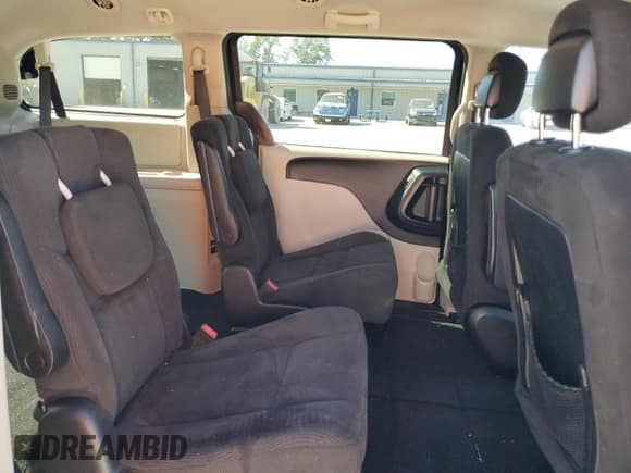 ✅ 2015 Dodge Grand Caravan SE • VIN: 2C4RDGBGXFR531025 • Lot: 82211385. Wystawiony na Copart z przebiegiem 159 149 mil. Bezpłatny archiwum sprzedaży aukcyjnych z USA i szczegółowy raport historii pojazdu na DreamBid. Zdjęcie 11.