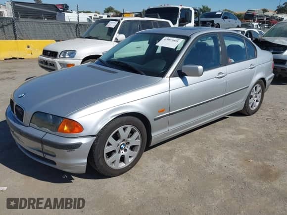 1999 BMW 3 Series 323i с VIN WBAAM3331XFP55937, выставлен на аукционе IAAI как лот 42997051 с пробегом 169 026 миль миль и . История ставок и продаж доступна на DreamBid. Изображение 2.