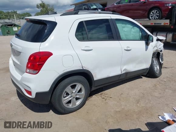 ✅ 2022 Chevrolet Trax LT • VIN: KL7CJPSM1NB530604 • Lot: 43149054. Listed on IAAI with 18,970 mi. Free auction sales archive from the USA and detailed vehicle history report at DreamBid. Image 4.