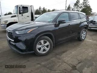 ✅ 2022 Toyota Highlander L • VIN: 5TDCZRBH0NS225484 • Lot: 43743375. Wystawiony na Copart z przebiegiem 40 678 mil. Bezpłatny archiwum sprzedaży aukcyjnych z USA i szczegółowy raport historii pojazdu na DreamBid. Zdjęcie 1.