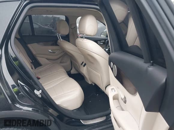 ✅ 2016 Mercedes-Benz GLC 300 • VIN: WDC0G4KB2GF007664 • Лот: 43287752. Опубликован ранее на IAAI с пробегом 114 782 миль. Бесплатный доступ к архиву аукционных продаж из США и подробный отчёт об истории автомобиля на DreamBid. Изображение 8.