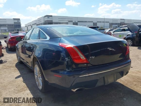 ✅ 2010 Jaguar XJ Supercharged • VIN: SAJWA1GE4AMV00124 • Lot: 43334610. Listed on IAAI with 191,012 mi. Free auction sales archive from the USA and detailed vehicle history report at DreamBid. Image 3.