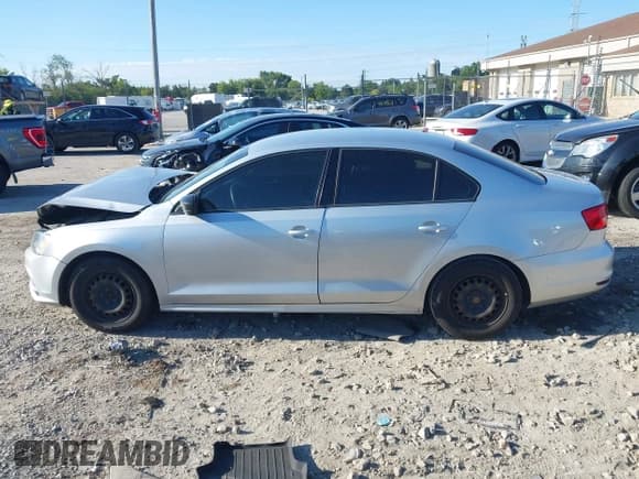 ✅ 2015 Volkswagen Jetta S • VIN: 3VW2K7AJ5FM324972 • Lot: 43074500. Listed on IAAI with 173,780 mi. Free auction sales archive from the USA and detailed vehicle history report at DreamBid. Image 14.