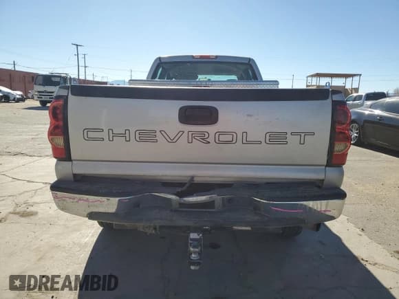 ✅ 2006 Chevrolet Silverado 2500HD Work Truck • VIN: 1GCHC23D46F266597 • Лот: 82920434. Опубликован ранее на Copart с пробегом 100 847 миль. Бесплатный доступ к архиву аукционных продаж из США и подробный отчёт об истории автомобиля на DreamBid. Изображение 6.