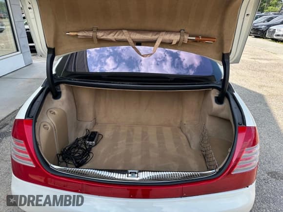 ✅ 2006 Maybach 57 • VIN: WDBVF78J36A001526 • Lot: 65276455. Wystawiony na Copart z przebiegiem 57 001 mil. Bezpłatny archiwum sprzedaży aukcyjnych z USA i szczegółowy raport historii pojazdu na DreamBid. Zdjęcie 11.