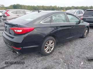 2016 Hyundai Sonata SE z VIN 5NPE24AF3GH333817, wystawiony jako IAAI lot #43294032 z przebiegiem 125 849 mil mil oraz . Historia ofert i sprzedaży dostępna na DreamBid. Obrazek 4.