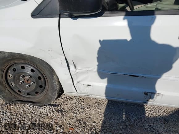 ✅ 2017 Dodge Grand Caravan SE • VIN: 2C4RDGBG2HR612880 • Lot: 43218794. Wystawiony na IAAI z przebiegiem 132 005 mil. Bezpłatny archiwum sprzedaży aukcyjnych z USA i szczegółowy raport historii pojazdu na DreamBid. Zdjęcie 6.