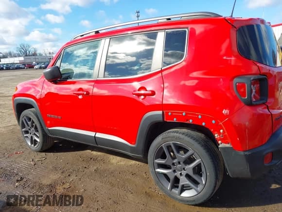 ✅ 2021 Jeep Renegade Latitude • VIN: ZACNJDBB4MPM33455 • Lot: 43762022. Wystawiony na IAAI z przebiegiem 42 868 mil. Bezpłatny archiwum sprzedaży aukcyjnych z USA i szczegółowy raport historii pojazdu na DreamBid. Zdjęcie 15.