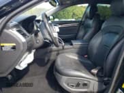 ✅ 2016 Hyundai Genesis 3.8L • VIN: KMHGN4JEXGU126902 • Lot: 73030024. Wystawiony na Copart z przebiegiem 97 176 mil. Bezpłatny archiwum sprzedaży aukcyjnych z USA i szczegółowy raport historii pojazdu na DreamBid. Zdjęcie 7.