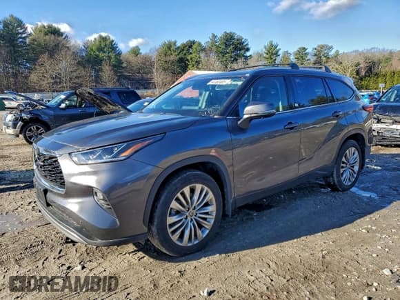 ✅ 2023 Toyota Highlander XLE • VIN: 5TDKDRBH3PS518776 • Lot: 94468485. Wystawiony na Copart z przebiegiem 5 076 mil. Bezpłatny archiwum sprzedaży aukcyjnych z USA i szczegółowy raport historii pojazdu na DreamBid. Zdjęcie 1.