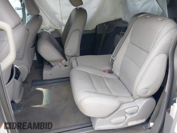 ✅ 2017 Toyota Sienna XLE Auto Access Seat • VIN: 5TDYZ3DC5HS809534 • Lot: 41931204. Listed on IAAI with 132,288 mi. Free auction sales archive from the USA and detailed vehicle history report at DreamBid. Image 8.