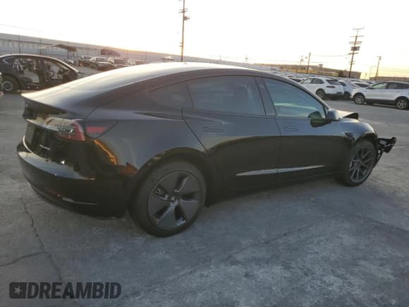 ✅ 2021 Tesla Model 3 Long Range • VIN: 5YJ3E1EB8MF061067 • Lot: 92323455. Wystawiony na Copart z przebiegiem 26 683 mil. Bezpłatny archiwum sprzedaży aukcyjnych z USA i szczegółowy raport historii pojazdu na DreamBid. Zdjęcie 3.