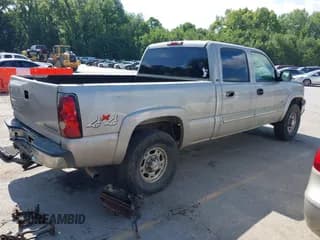 ✅ 2004 Chevrolet Silverado 2500 LS • VIN: 1GCGK23U64F178582 • Lot: 42740464. Wystawiony na IAAI z przebiegiem Nie podano. Bezpłatny archiwum sprzedaży aukcyjnych z USA i szczegółowy raport historii pojazdu na DreamBid. Zdjęcie 4.