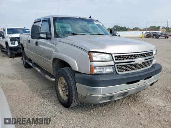 ✅ 2006 Chevrolet Silverado 2500HD Work Truck • VIN: 1GCHC23D46F256314 • Лот: 68255355. Опубликован ранее на Copart с пробегом 325 870 миль. Бесплатный доступ к архиву аукционных продаж из США и подробный отчёт об истории автомобиля на DreamBid. Изображение 4.