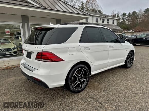✅ 2018 Mercedes-Benz GLE 43 AMG • VIN: 4JGDA6EB6JB072804 • Lot: 94402295. Wystawiony na Copart z przebiegiem 123 660 mil. Bezpłatny archiwum sprzedaży aukcyjnych z USA i szczegółowy raport historii pojazdu na DreamBid. Zdjęcie 4.