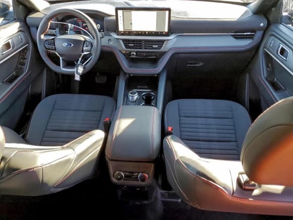 ✅ 2025 Ford Explorer ST-Line • VIN: 1FMUK8KH7SGB82119 • Lot: 95753605. Wystawiony na Copart z przebiegiem 8 485 mil. Bezpłatny archiwum sprzedaży aukcyjnych z USA i szczegółowy raport historii pojazdu na DreamBid. Zdjęcie 8.