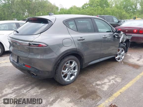 2024 Dodge Hornet R/T z VIN ZACPDFCW9R3A27489, wystawiony jako IAAI lot #42121458 z przebiegiem 29 185 mil mil oraz . Historia ofert i sprzedaży dostępna na DreamBid. Obrazek 4.