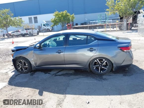 ✅ 2024 Nissan Sentra SV • VIN: 3N1AB8CV4RY313434 • Lot: 43421784. Wystawiony na IAAI z przebiegiem 34 988 mil. Bezpłatny archiwum sprzedaży aukcyjnych z USA i szczegółowy raport historii pojazdu na DreamBid. Zdjęcie 14.